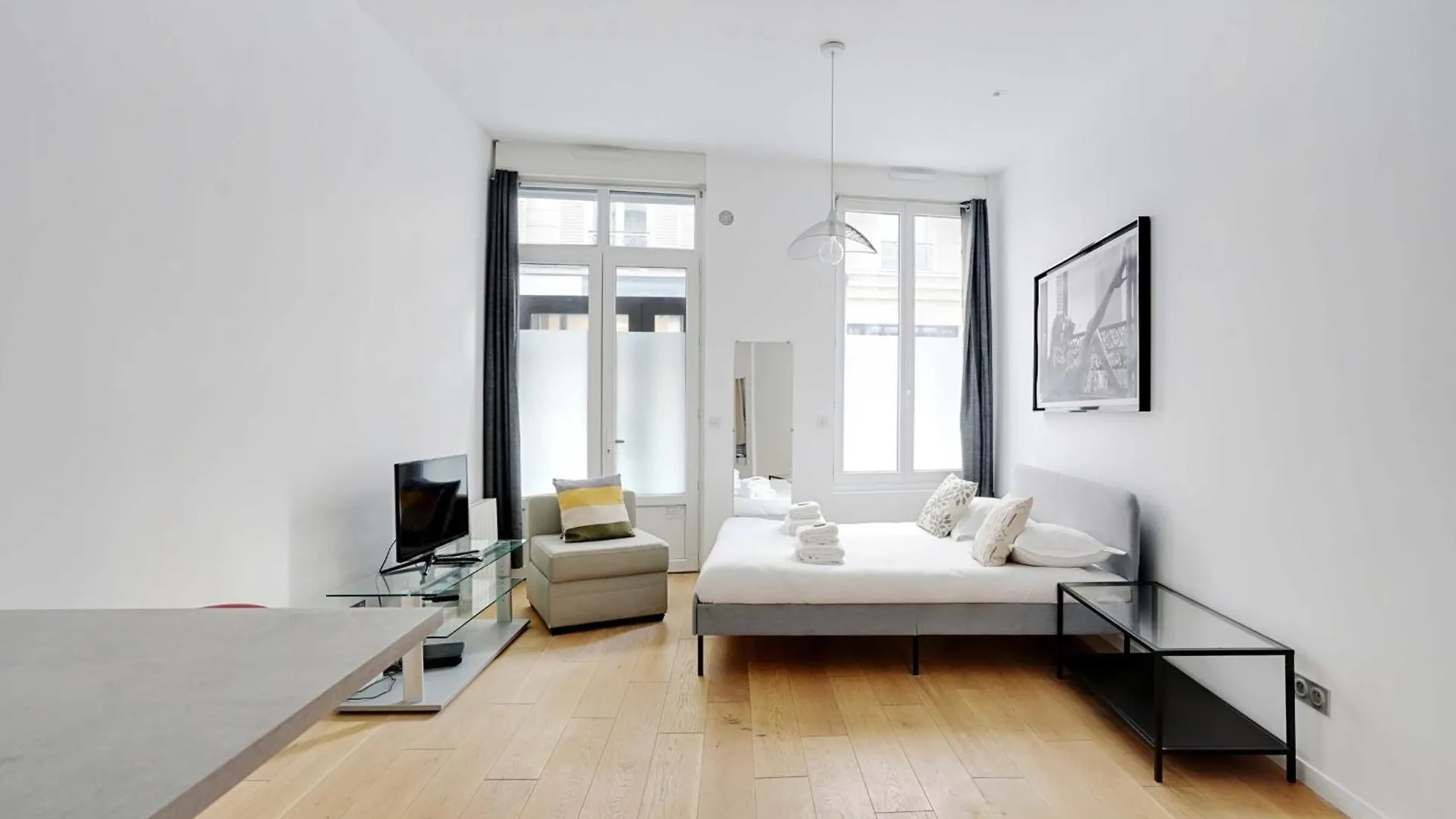 Charming Refurbished Studio -Maraisbeaubourg Apartment Paris France